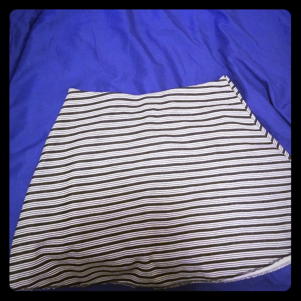 Zara black and white mini skirt